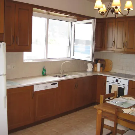 Spacious Seafront Apartment *