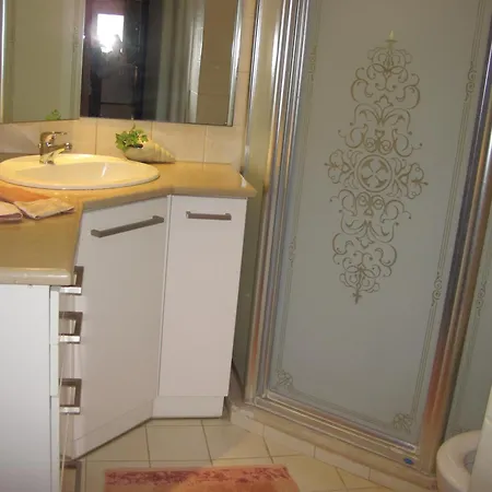 Spacious Seafront Apartment